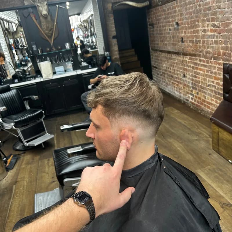 Frisor barbershop haircut